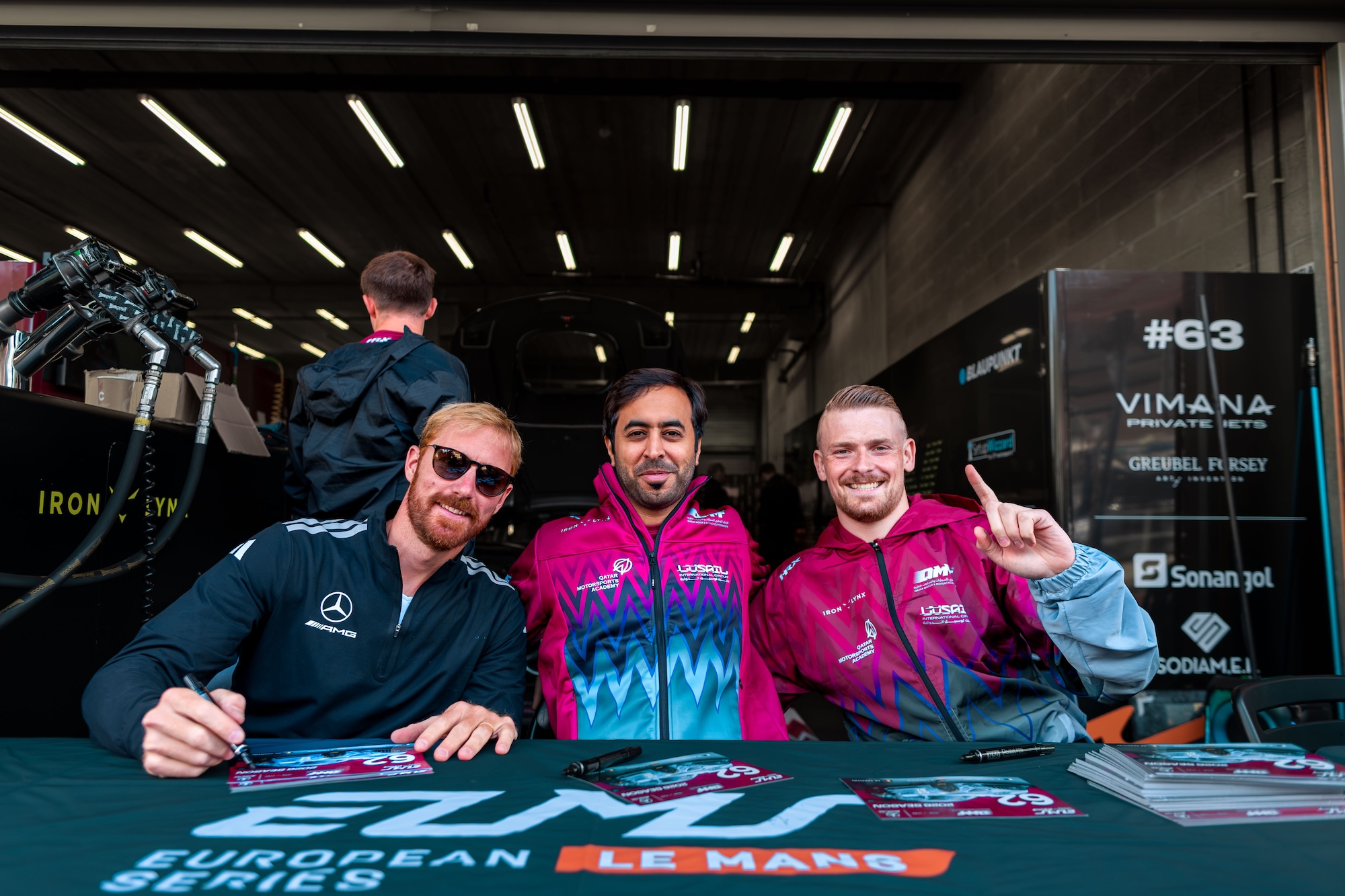 Autogrammstunde mit dem Team in Spa
