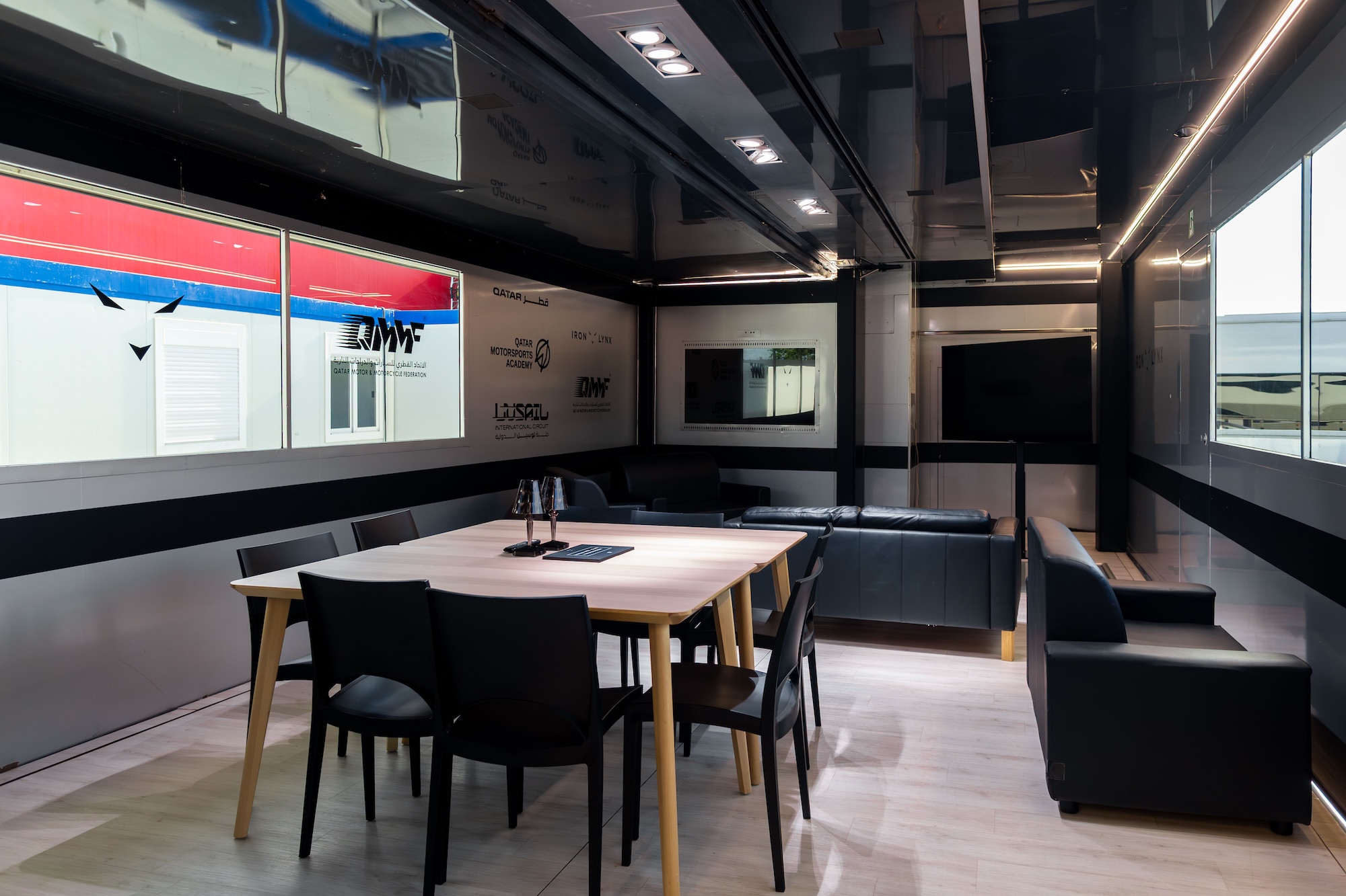 Die Lounge für Gespräche abseits des Trubels